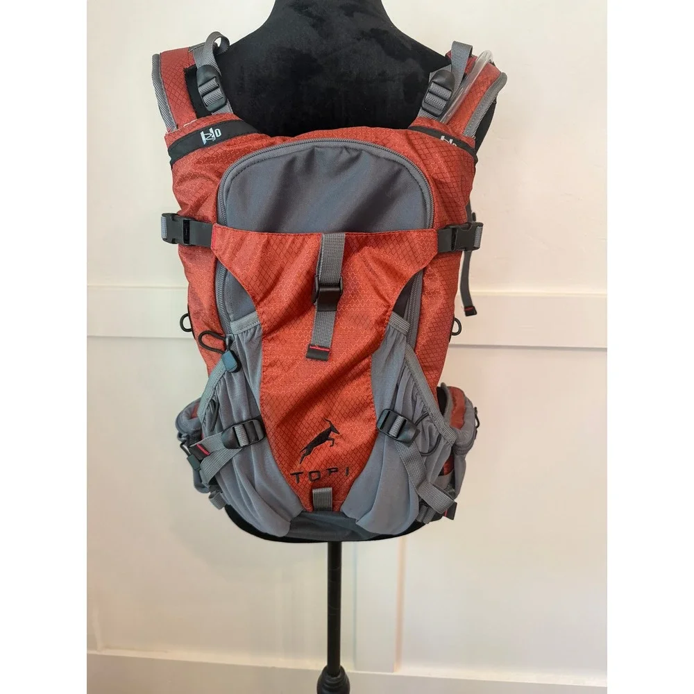 NWOT Topi Hydration Backpack Orange Grey 2L Bladder Hiking Running Trail Bag‎